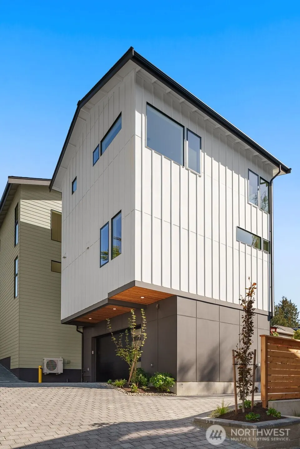 7335 21st Avenue NE #B, Seattle, WA 98115