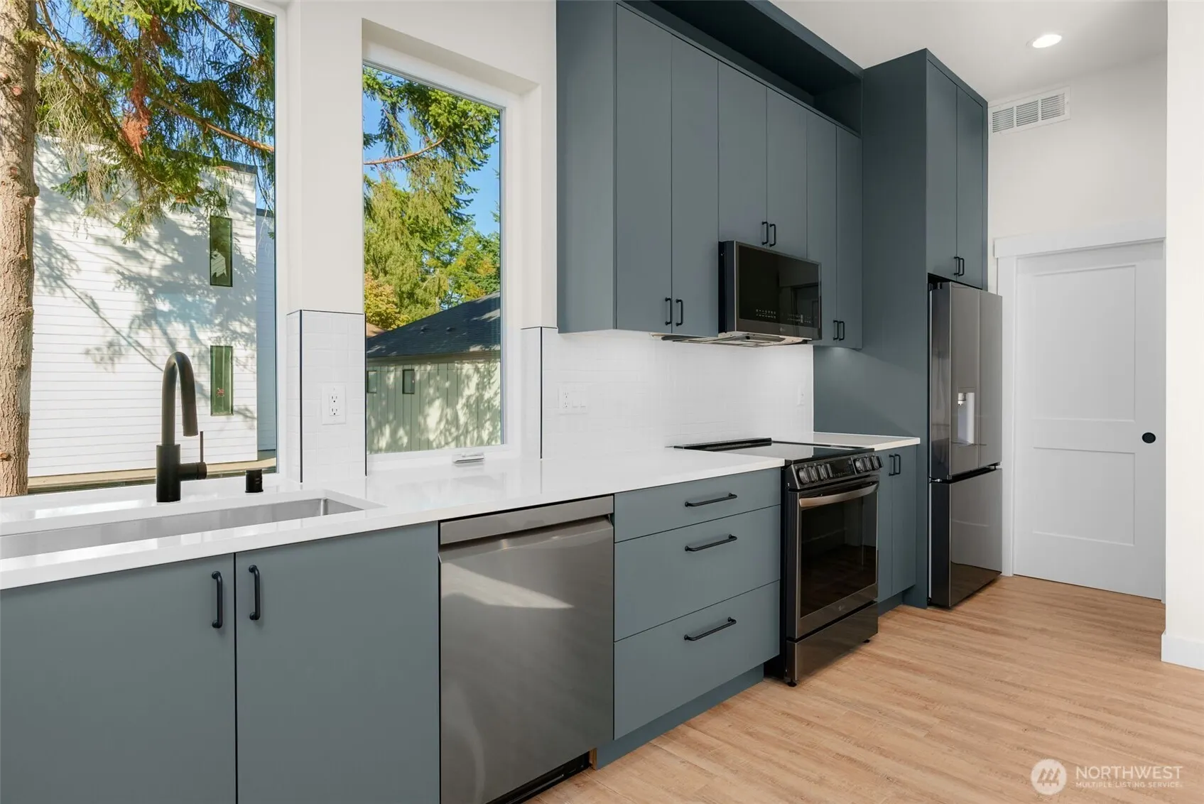 7335 21st Avenue NE #B, Seattle, WA 98115
