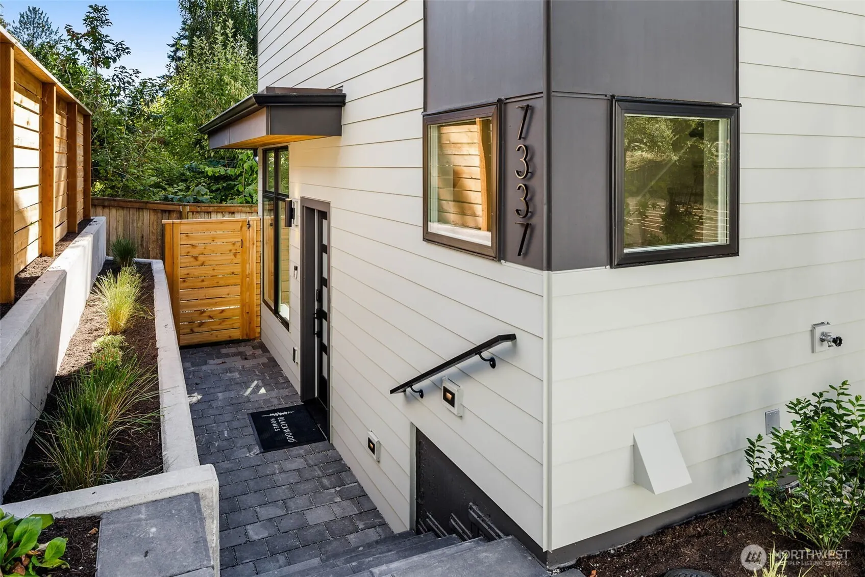 7337 21st Avenue NE, Seattle, WA 98115
