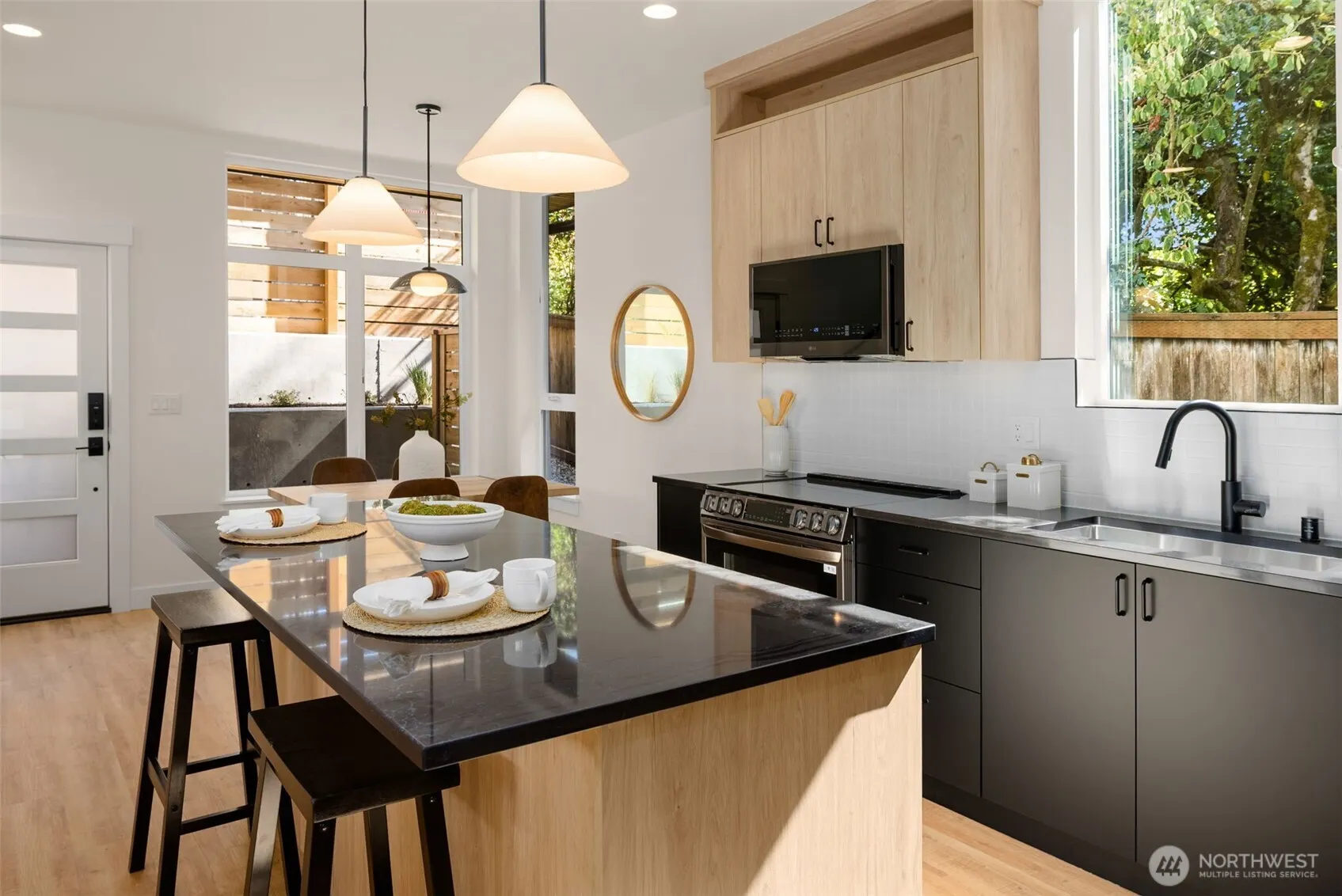 7337 21st Avenue NE, Seattle, WA 98115