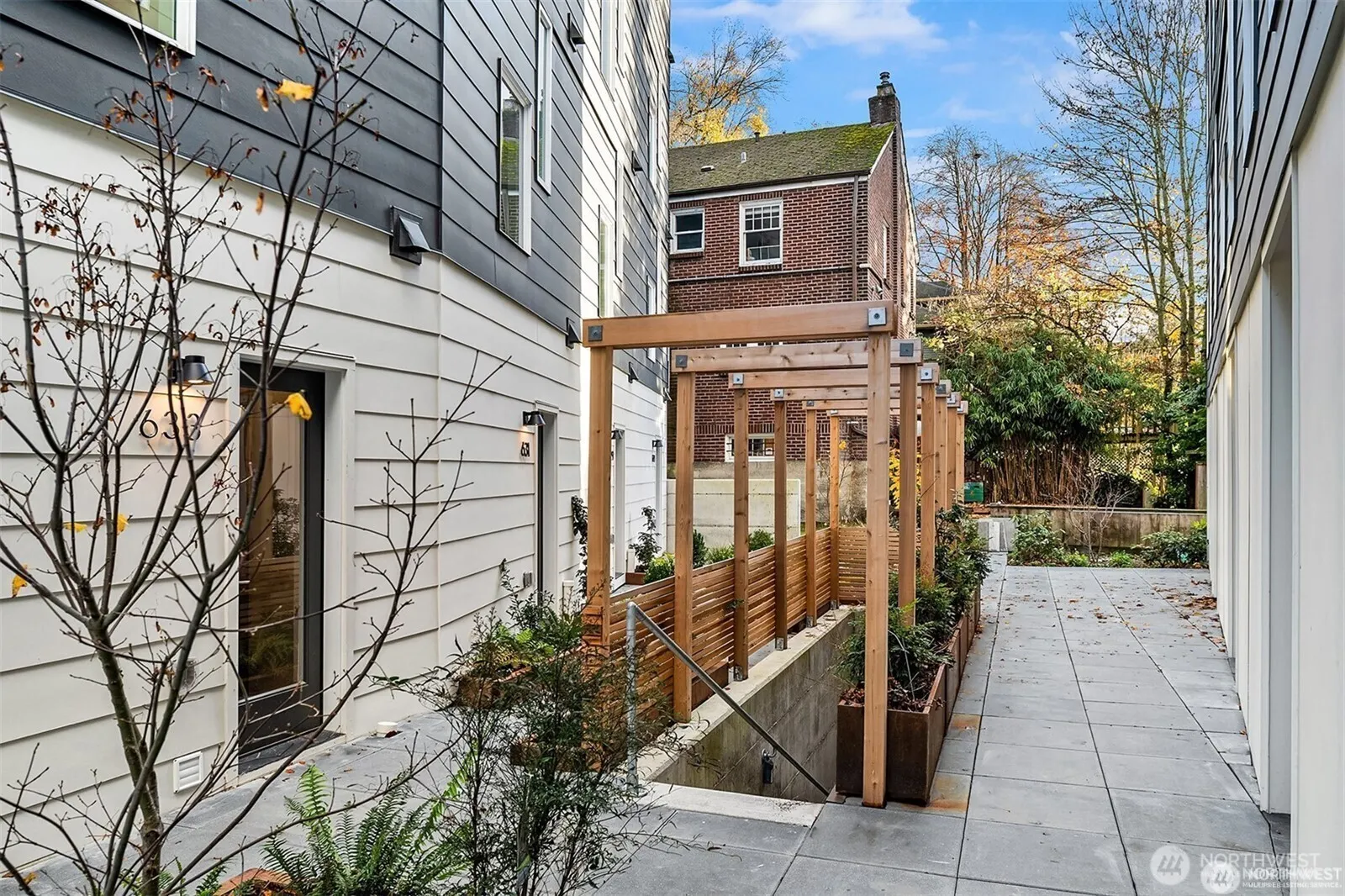 627 13th Avenue E, Seattle, WA 98102