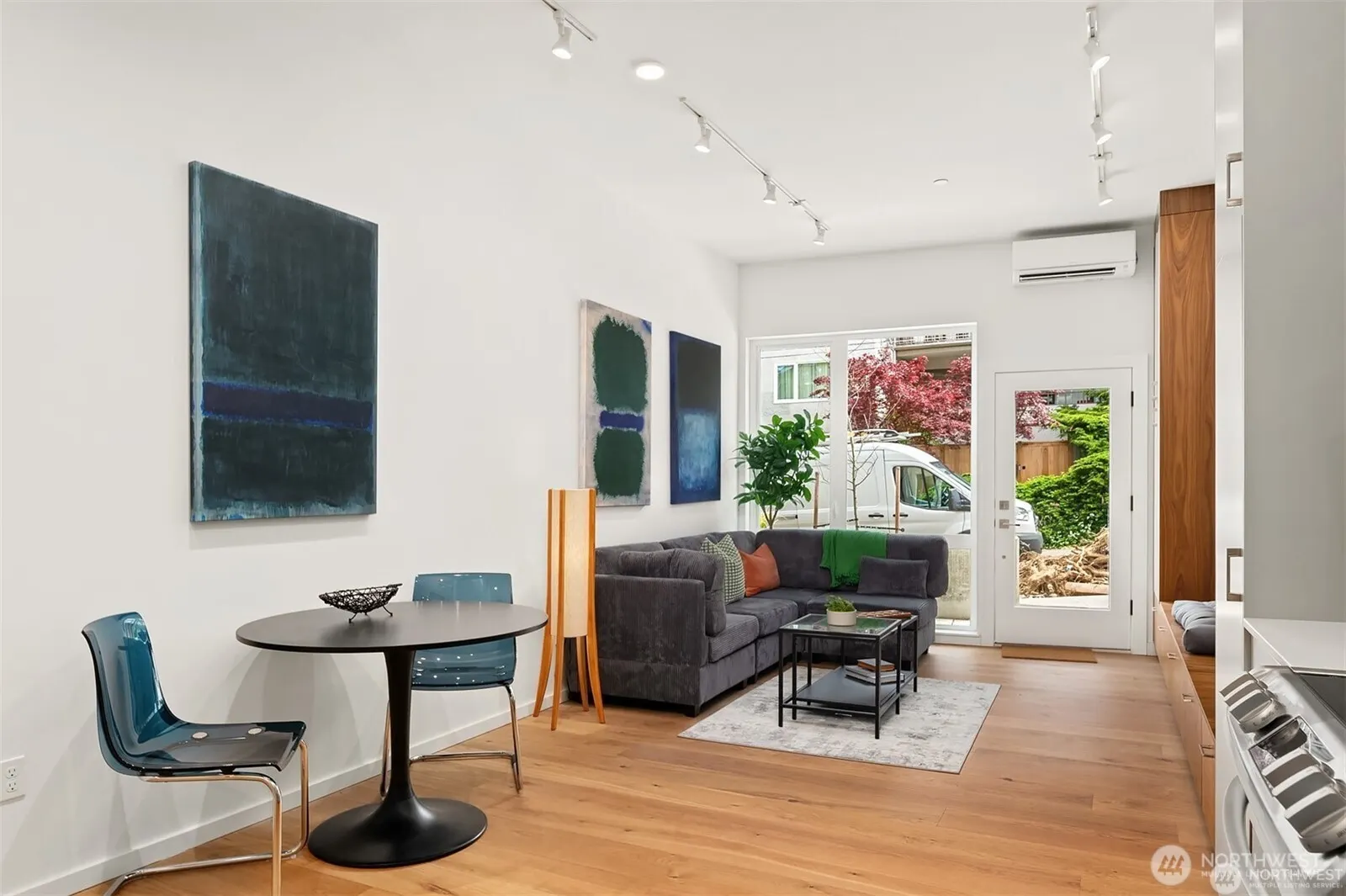 631 13th Avenue E, Seattle, WA 98102