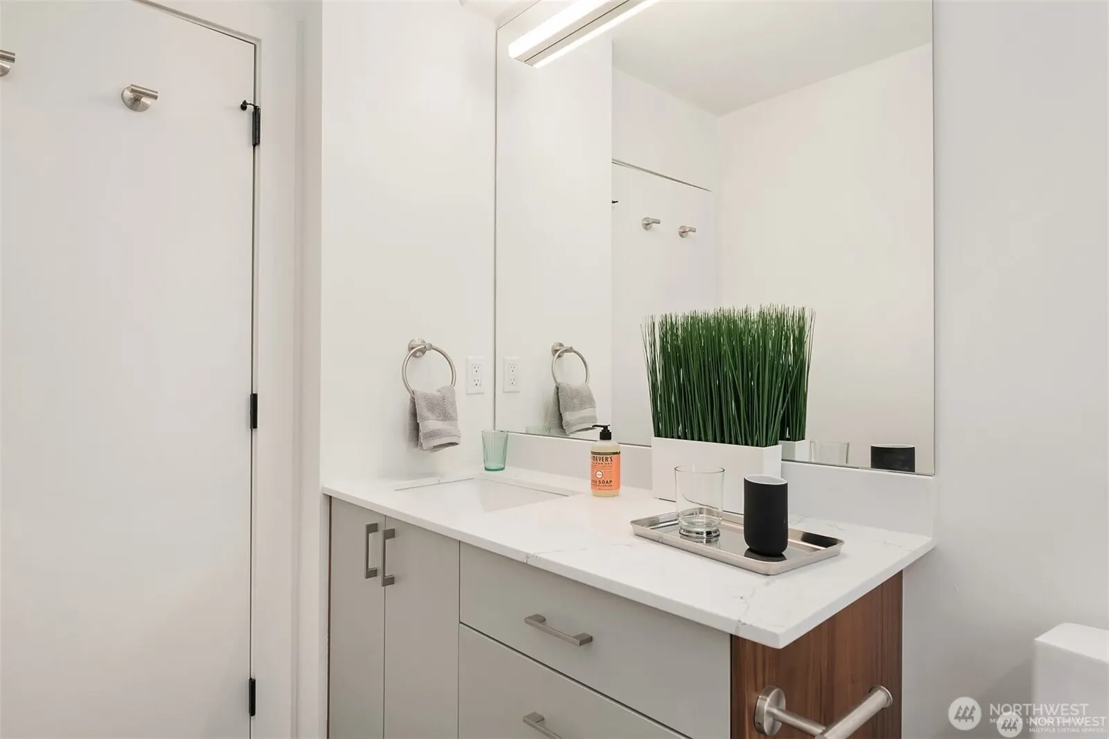 631 13th Avenue E, Seattle, WA 98102