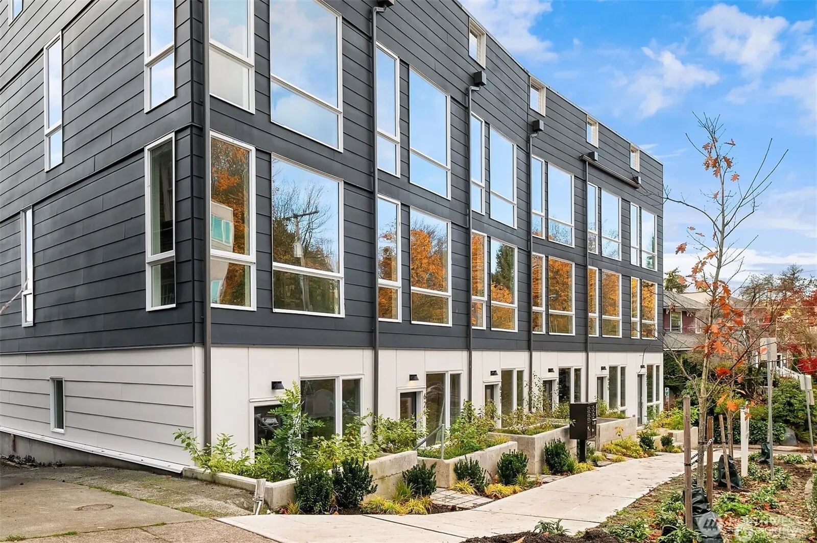 631 13th Avenue E, Seattle, WA 98102