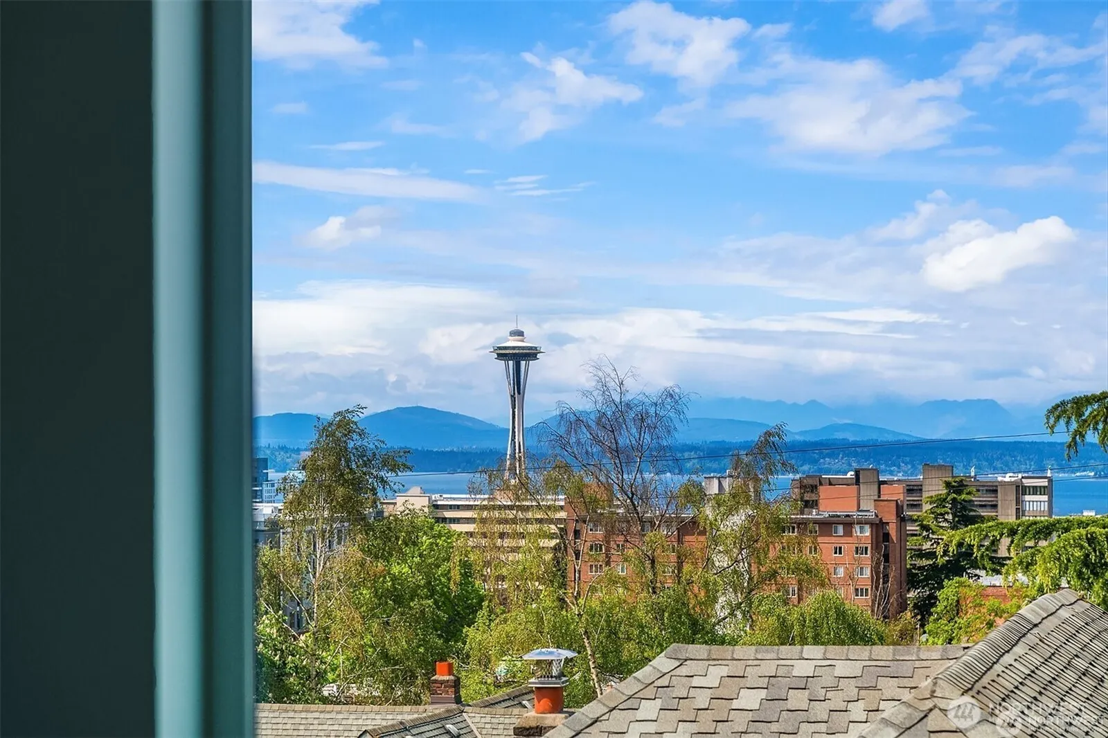 631 13th Avenue E, Seattle, WA 98102