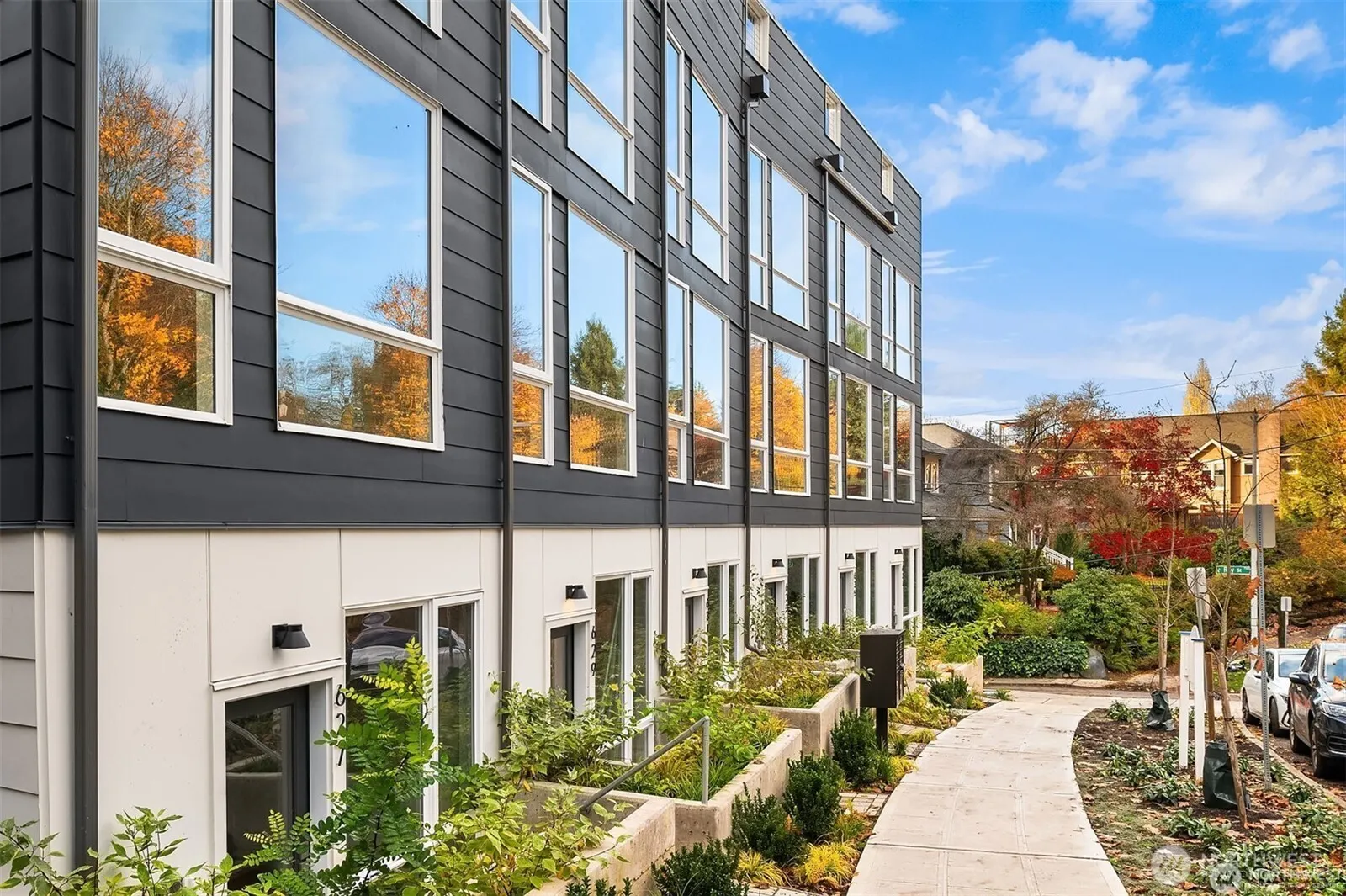 631 13th Avenue E, Seattle, WA 98102