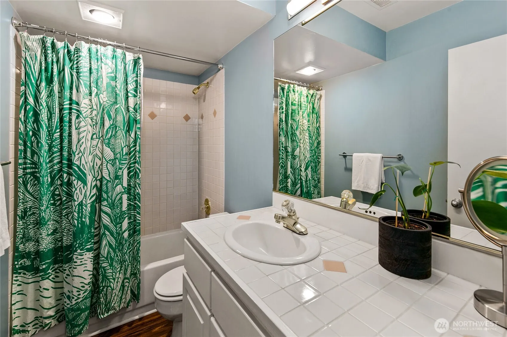 1522 E Interlaken Boulevard , Seattle, WA 98112