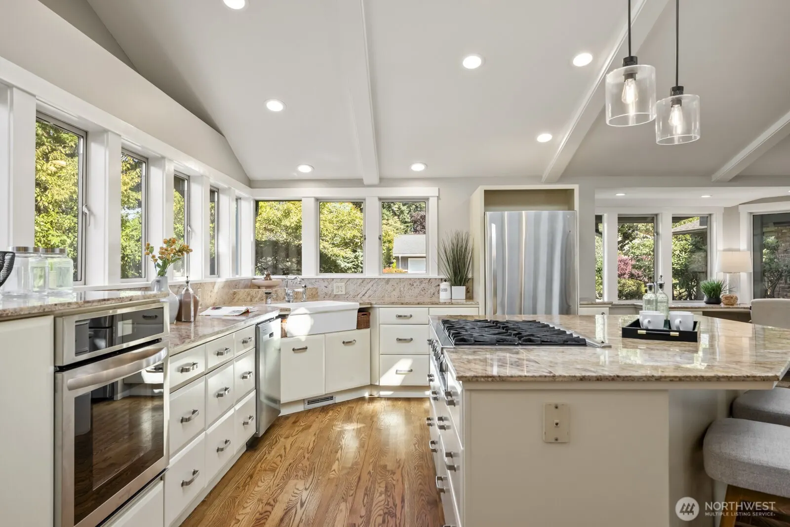 9712 50th Avenue SW, Seattle, WA 98136-2725