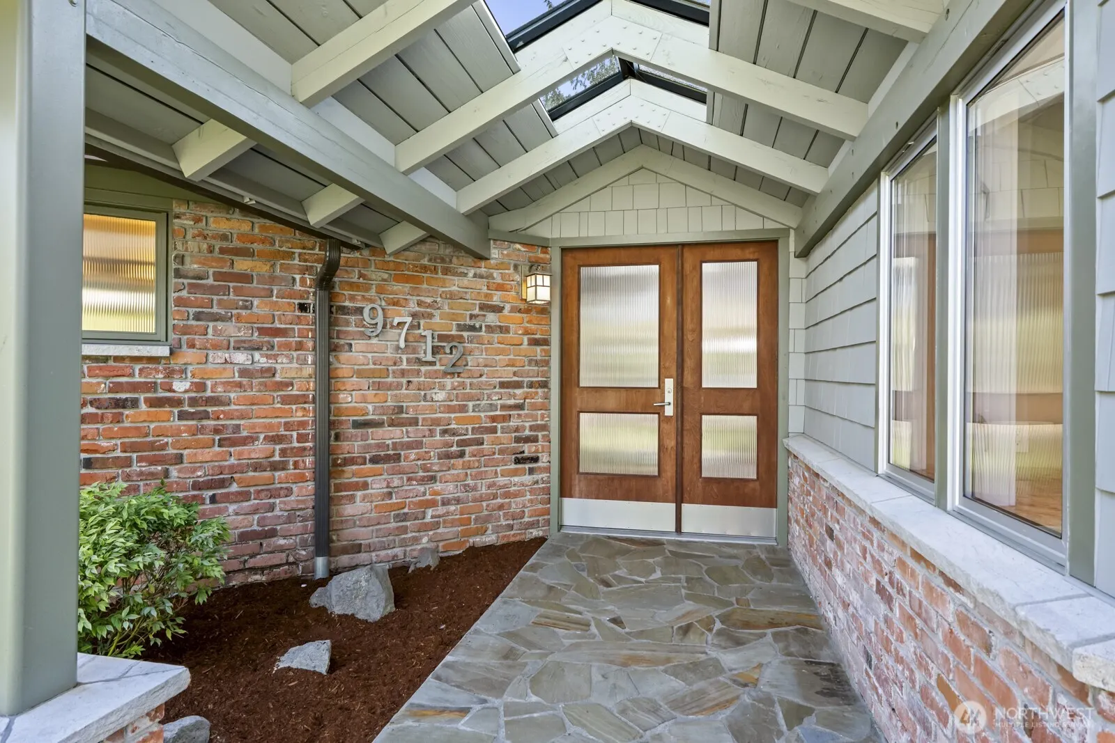 9712 50th Avenue SW, Seattle, WA 98136-2725
