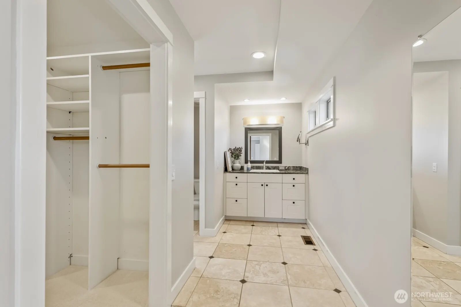 9712 50th Avenue SW, Seattle, WA 98136-2725