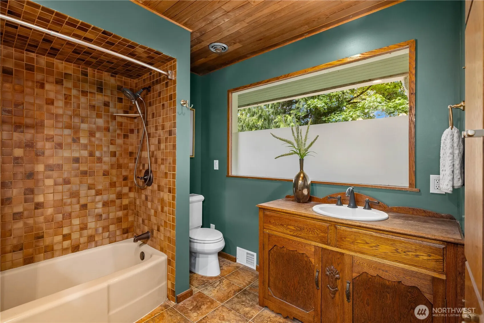 2008 E Lake Sammamish Parkway NE, Sammamish, WA 98074