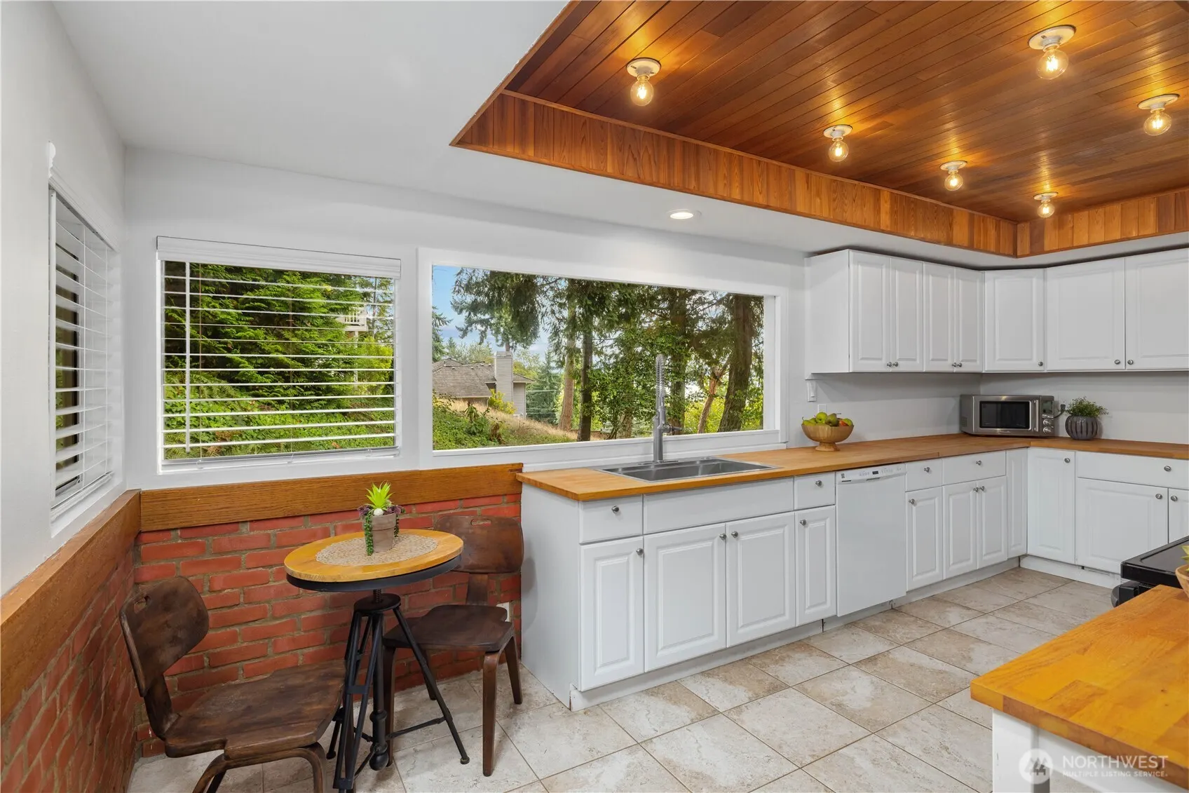 2008 E Lake Sammamish Parkway NE, Sammamish, WA 98074