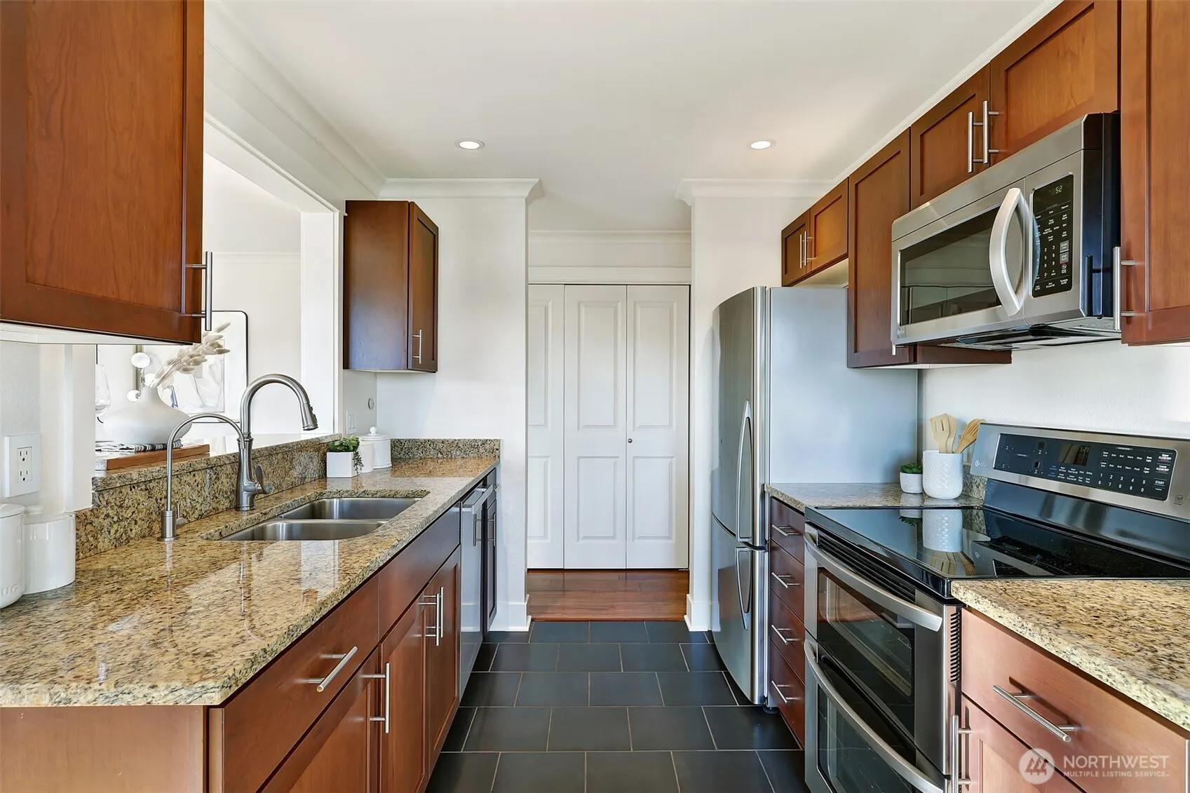 2830 NW 56th Street #303, Seattle, WA 98107