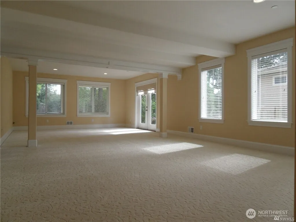 1105 106th Avenue SE, Bellevue, WA 98004