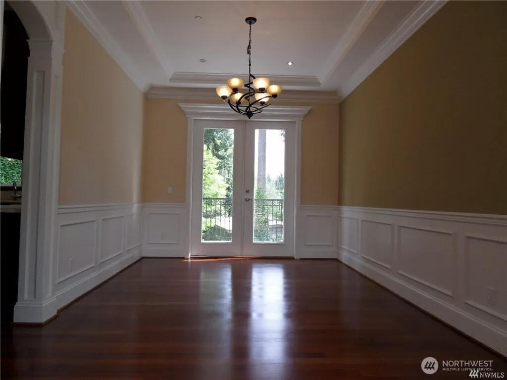 1105 106th Avenue SE, Bellevue, WA 98004