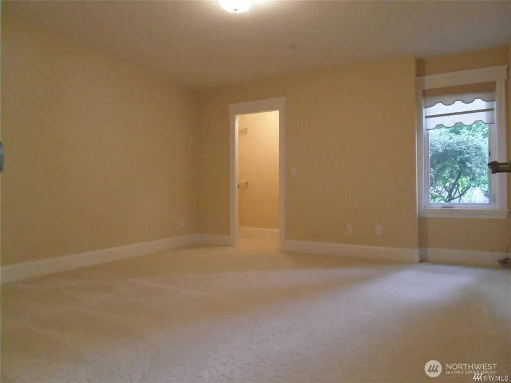 1105 106th Avenue SE, Bellevue, WA 98004