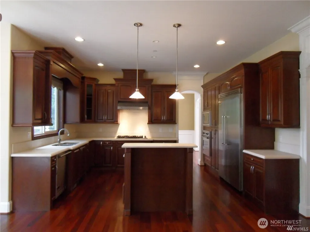 1105 106th Avenue SE, Bellevue, WA 98004