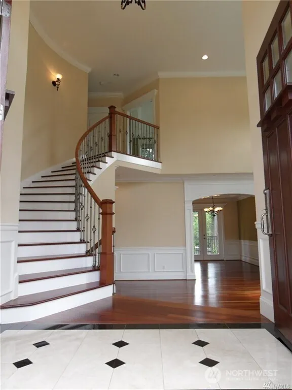 1105 106th Avenue SE, Bellevue, WA 98004