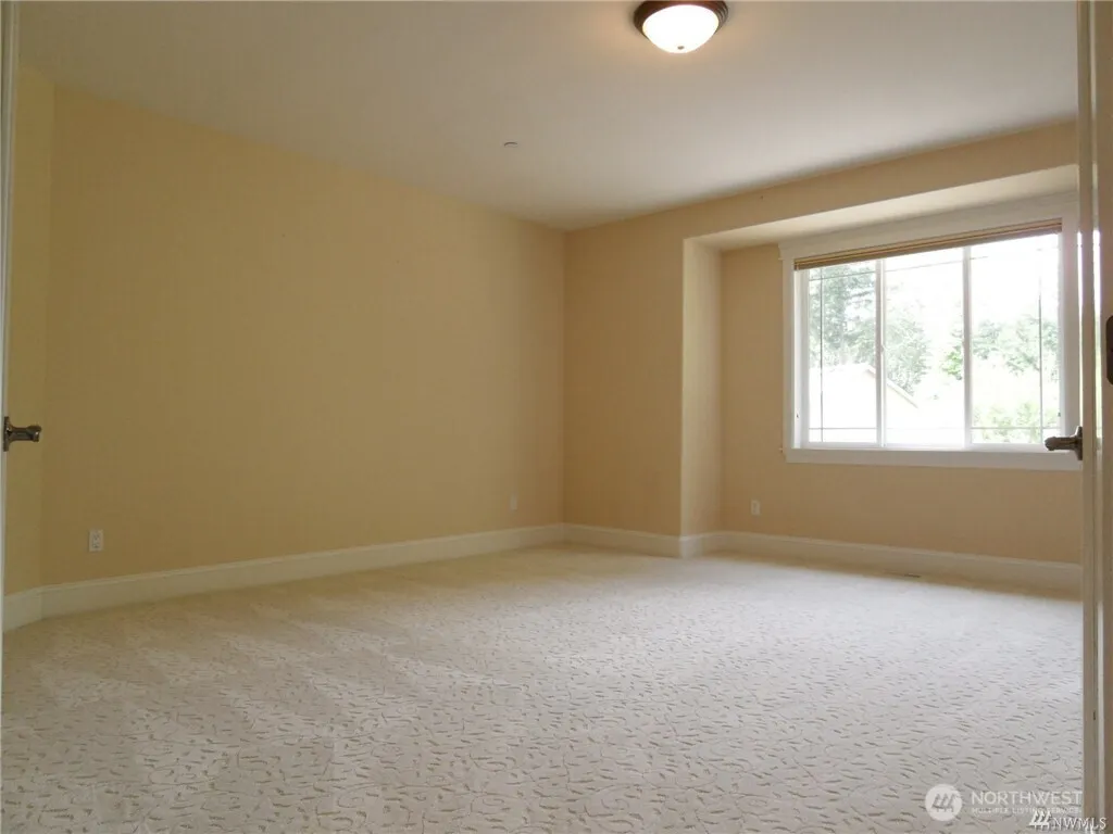 1105 106th Avenue SE, Bellevue, WA 98004