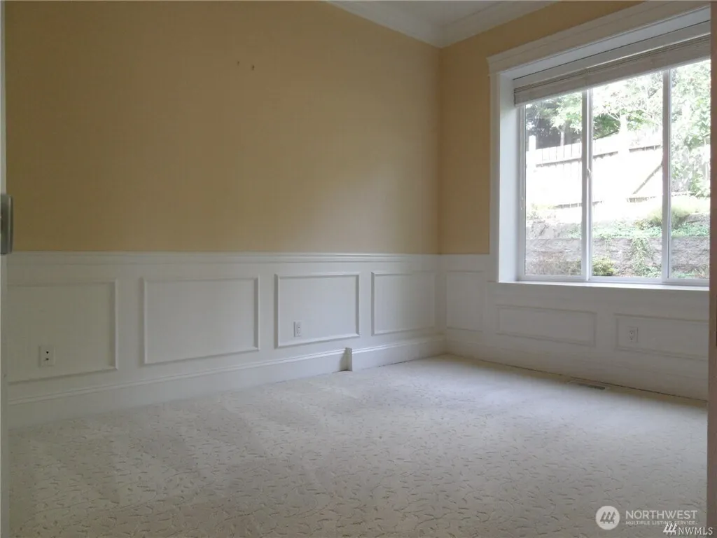 1105 106th Avenue SE, Bellevue, WA 98004