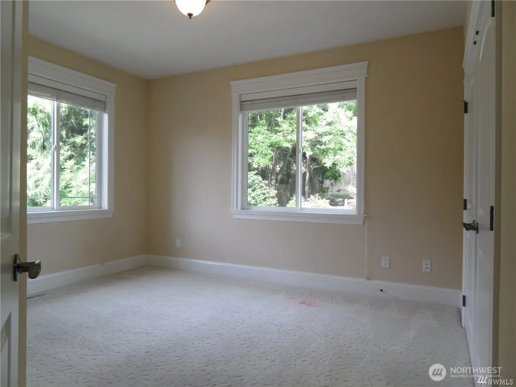 1105 106th Avenue SE, Bellevue, WA 98004