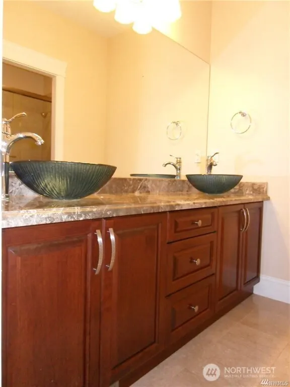 1105 106th Avenue SE, Bellevue, WA 98004