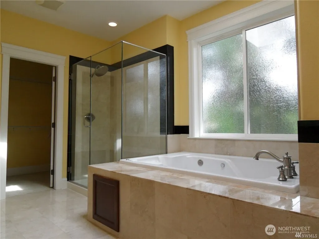 1105 106th Avenue SE, Bellevue, WA 98004