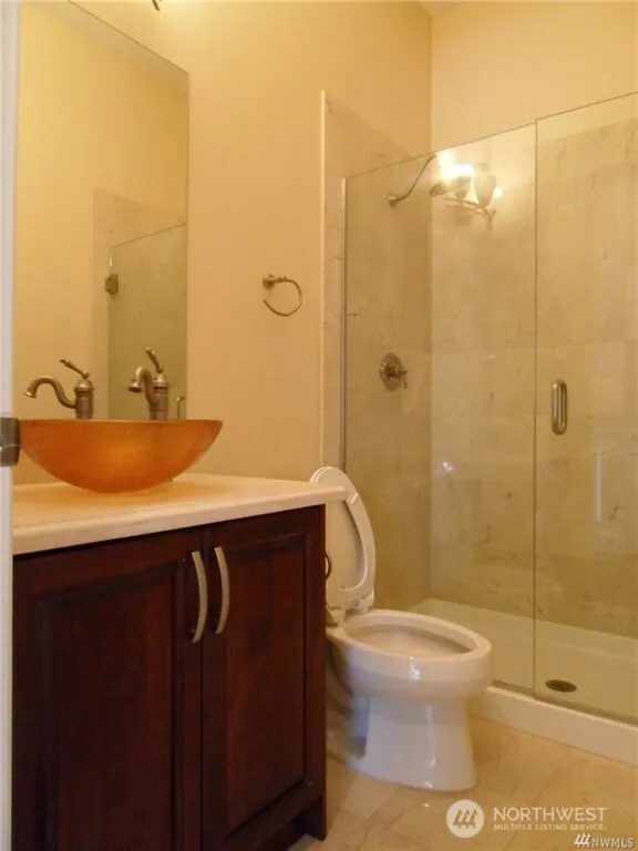1105 106th Avenue SE, Bellevue, WA 98004