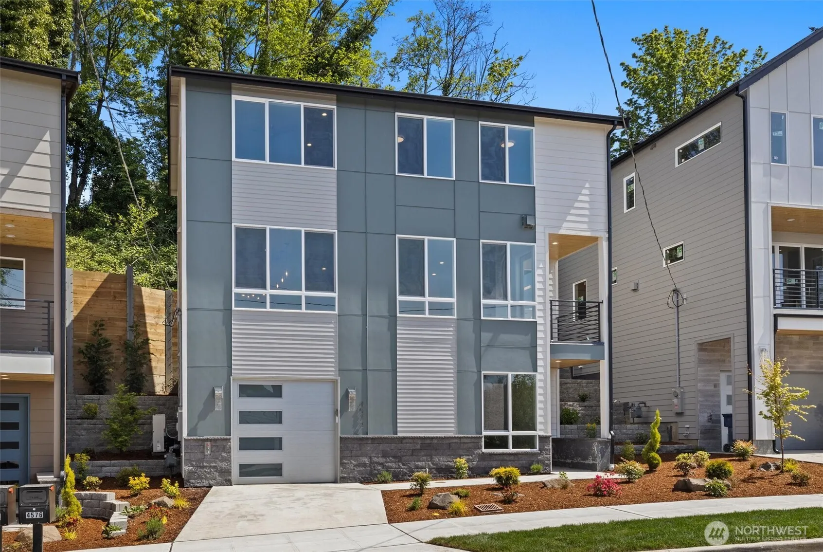 4572 22nd Avenue SW, Seattle, WA 98106