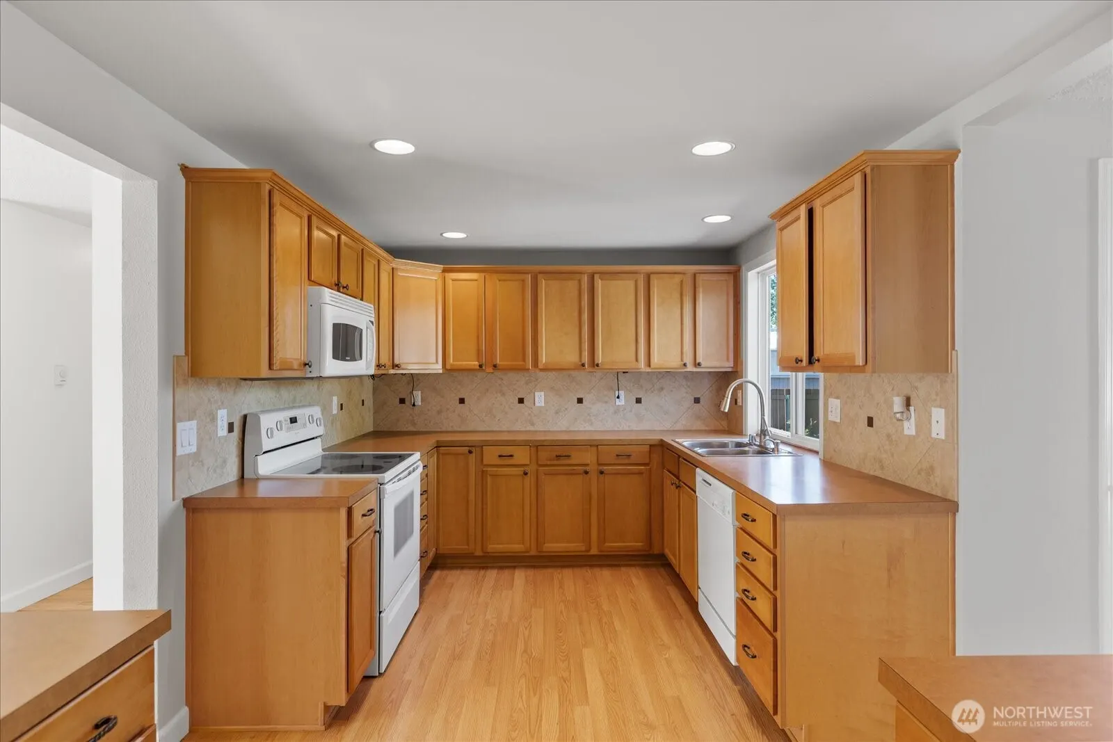 6921 188th Place SW, Lynnwood, WA 98036