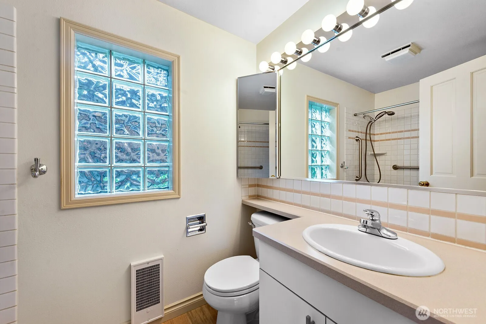 614 E Lynn Street #1, Seattle, WA 98102