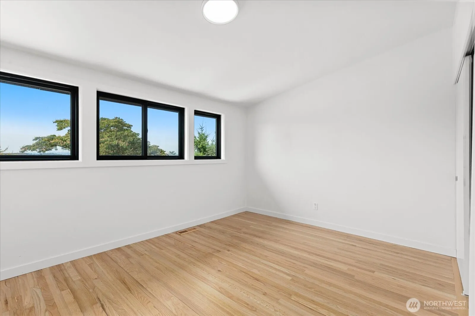 2032 123rd Avenue SE, Bellevue, WA 98005