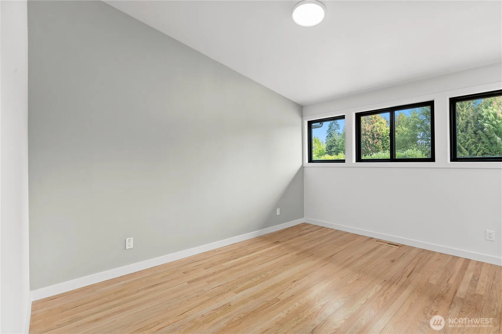 2032 123rd Avenue SE, Bellevue, WA 98005