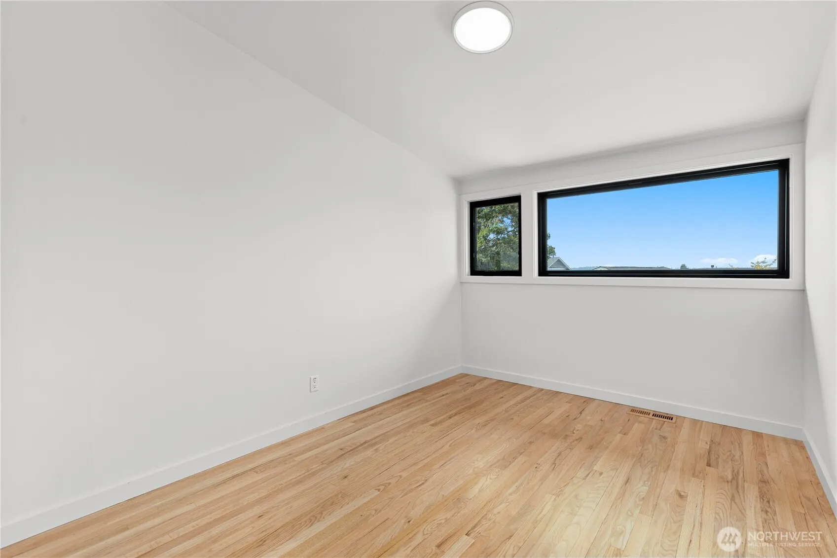2032 123rd Avenue SE, Bellevue, WA 98005