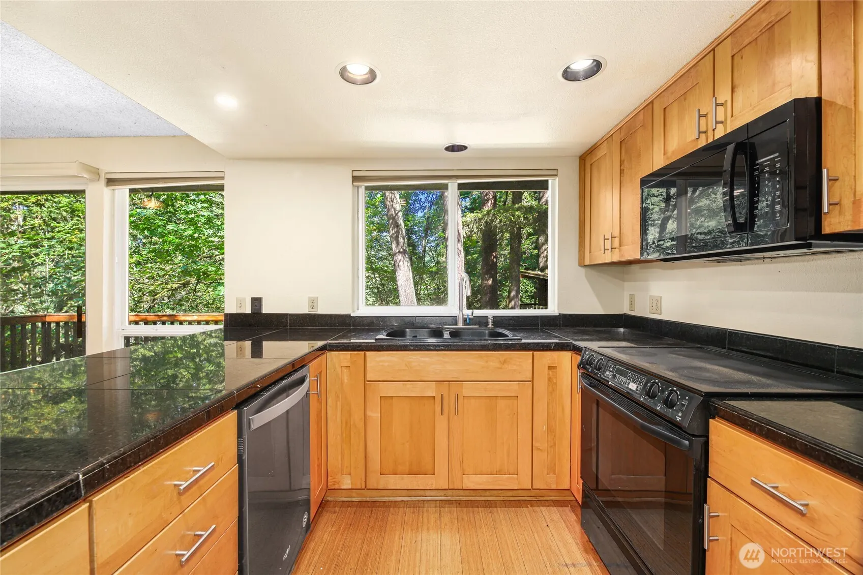 15604 SE 42nd Place , Bellevue, WA 98006