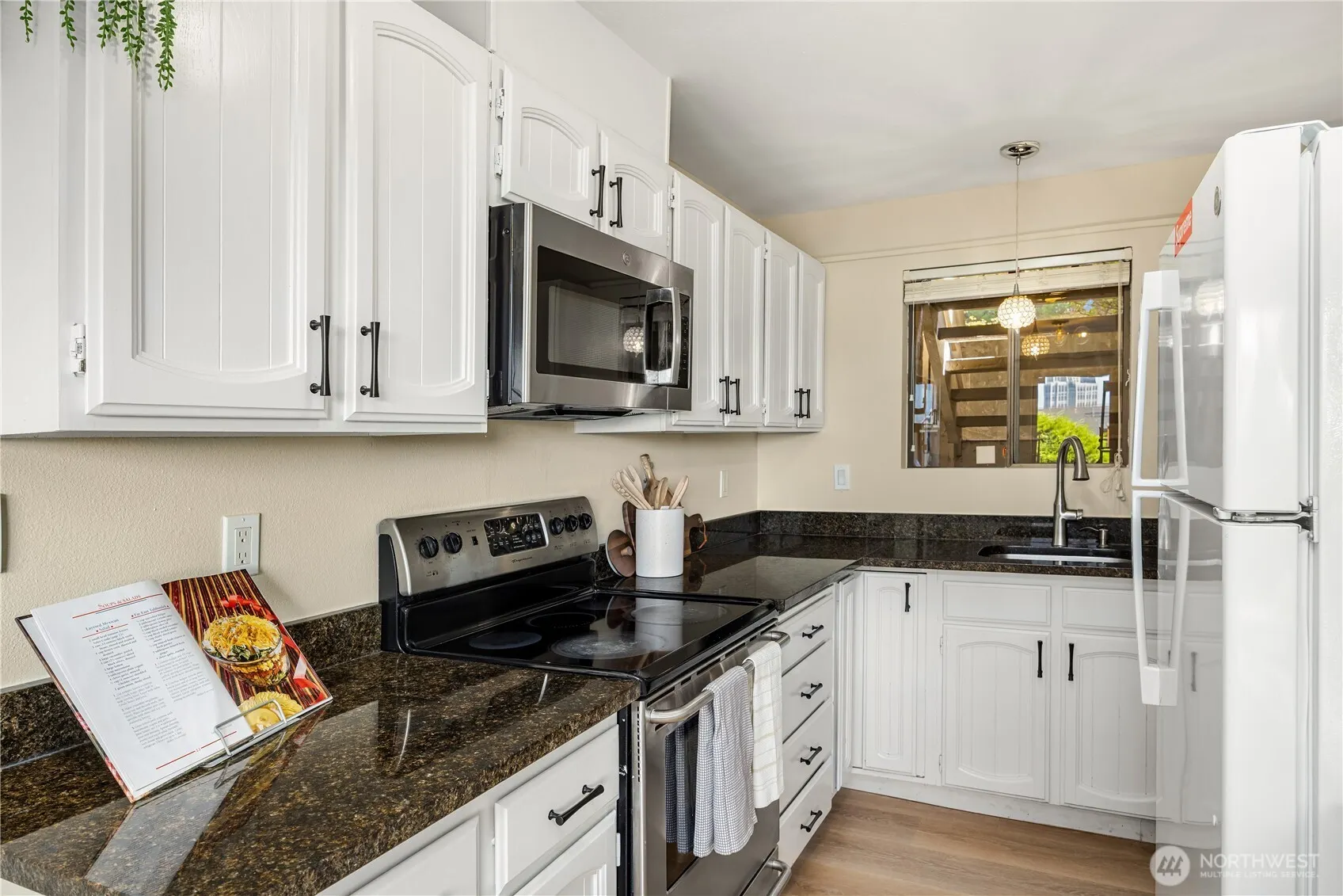 717 122nd Avenue NE #B1, Bellevue, WA 98005