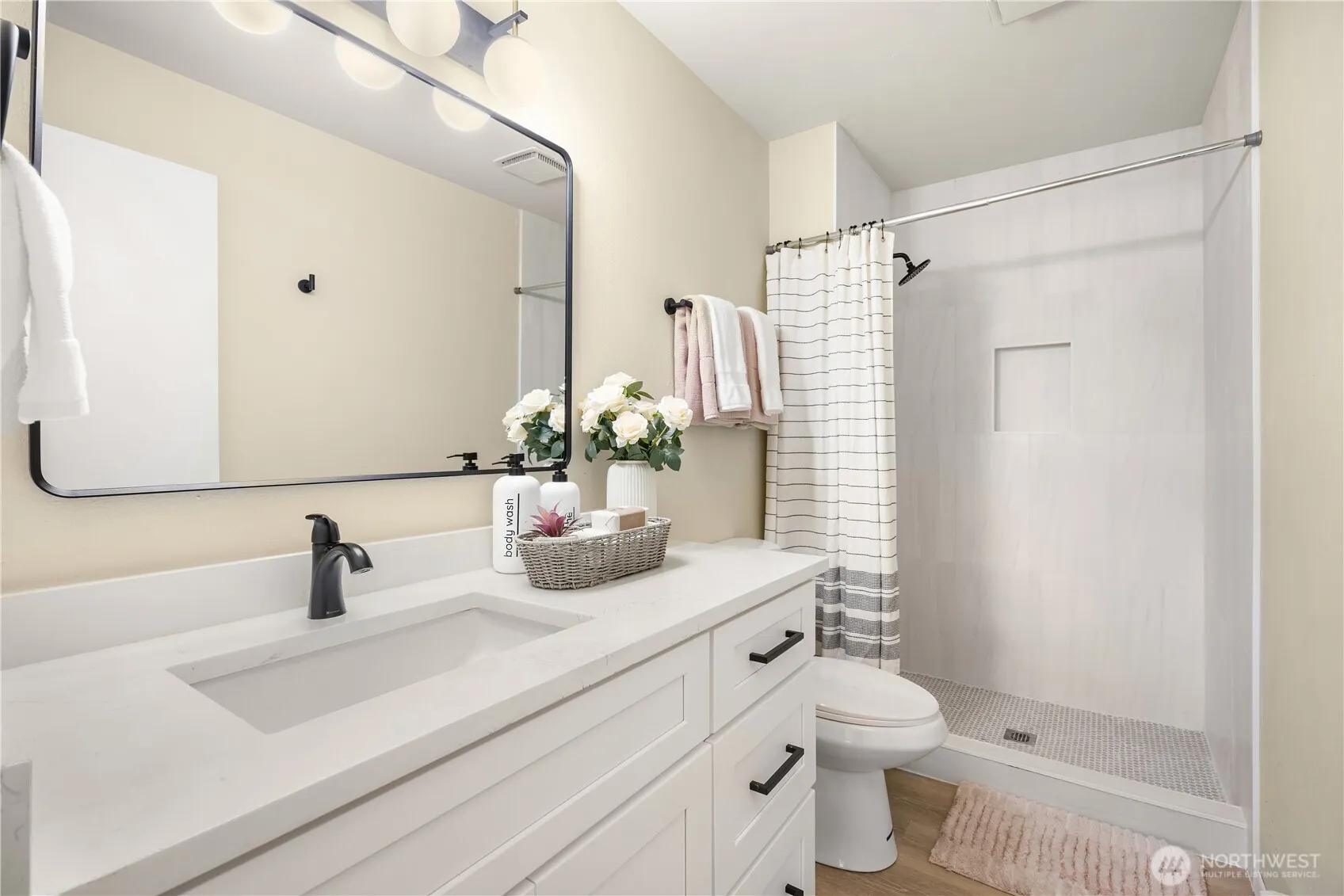 717 122nd Avenue NE #B1, Bellevue, WA 98005