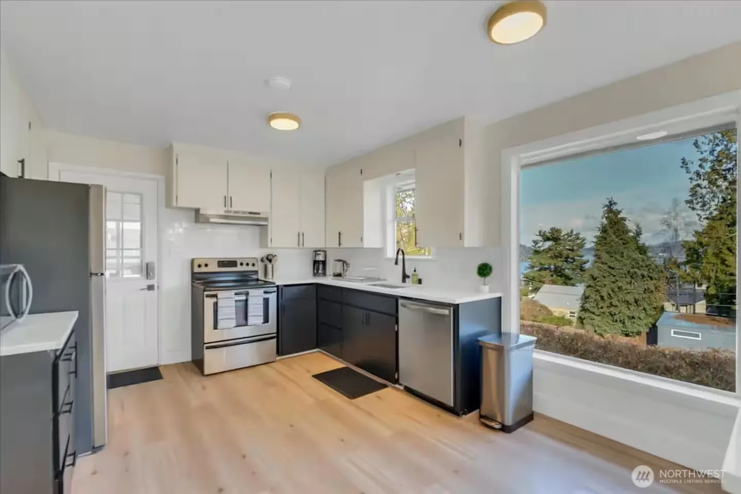 7528 S Lakeridge Dr , Seattle, WA 98178