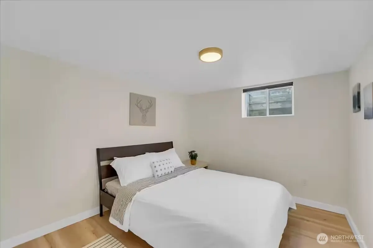 7528 S Lakeridge Dr , Seattle, WA 98178