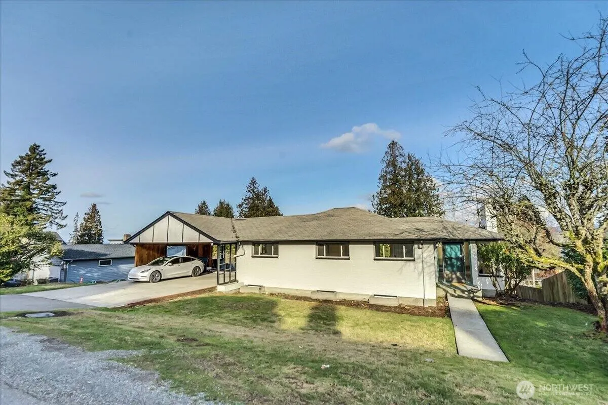 7528 S Lakeridge Dr , Seattle, WA 98178