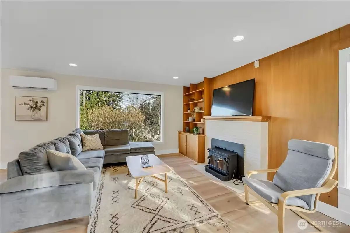 7528 S Lakeridge Dr , Seattle, WA 98178