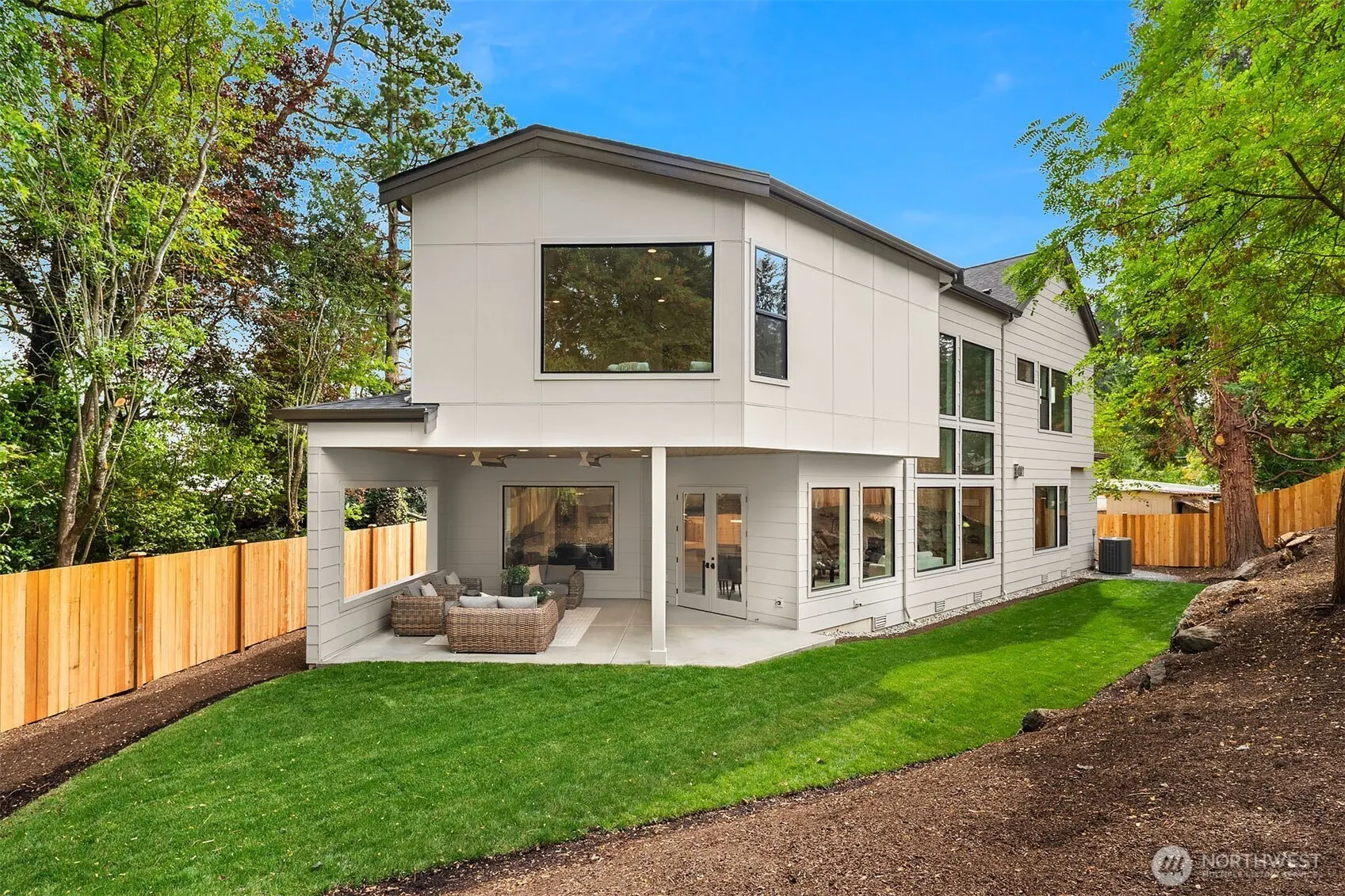 1613 165th Avenue NE, Bellevue, WA 98008