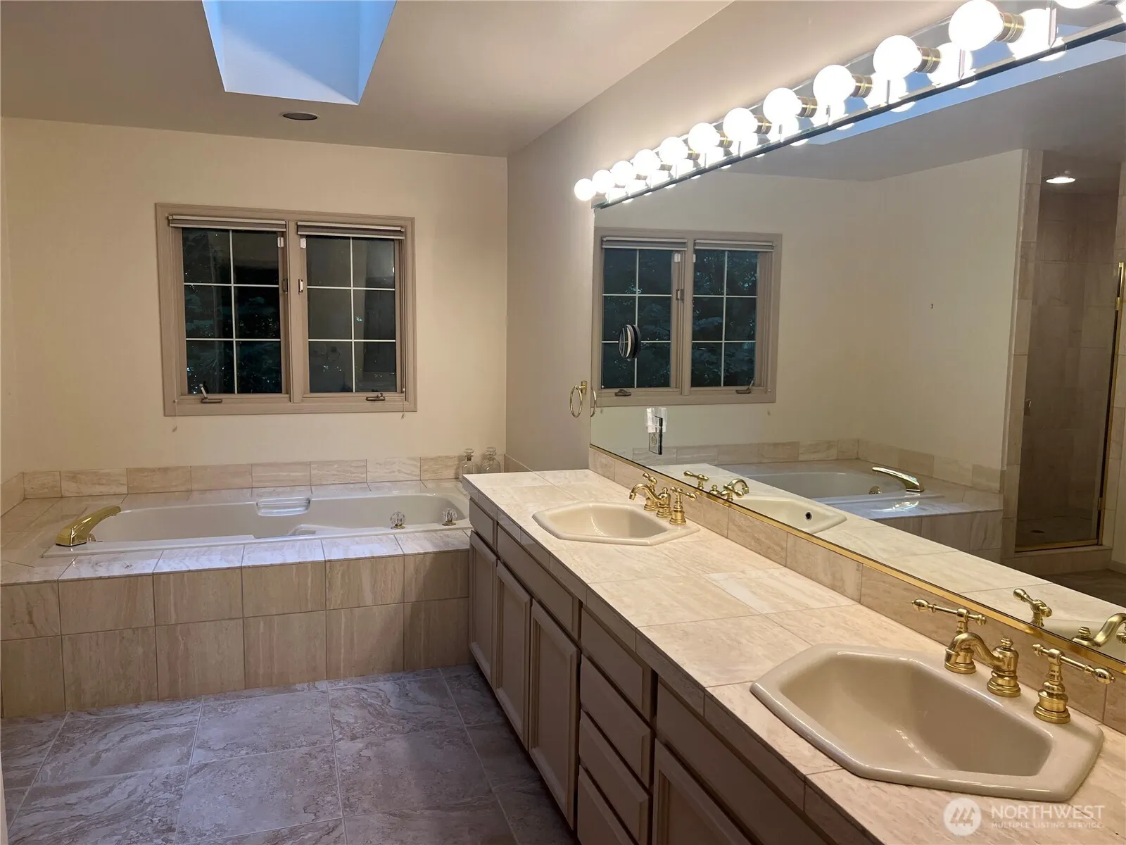 3650 116th Avenue NE, Bellevue, WA 98004