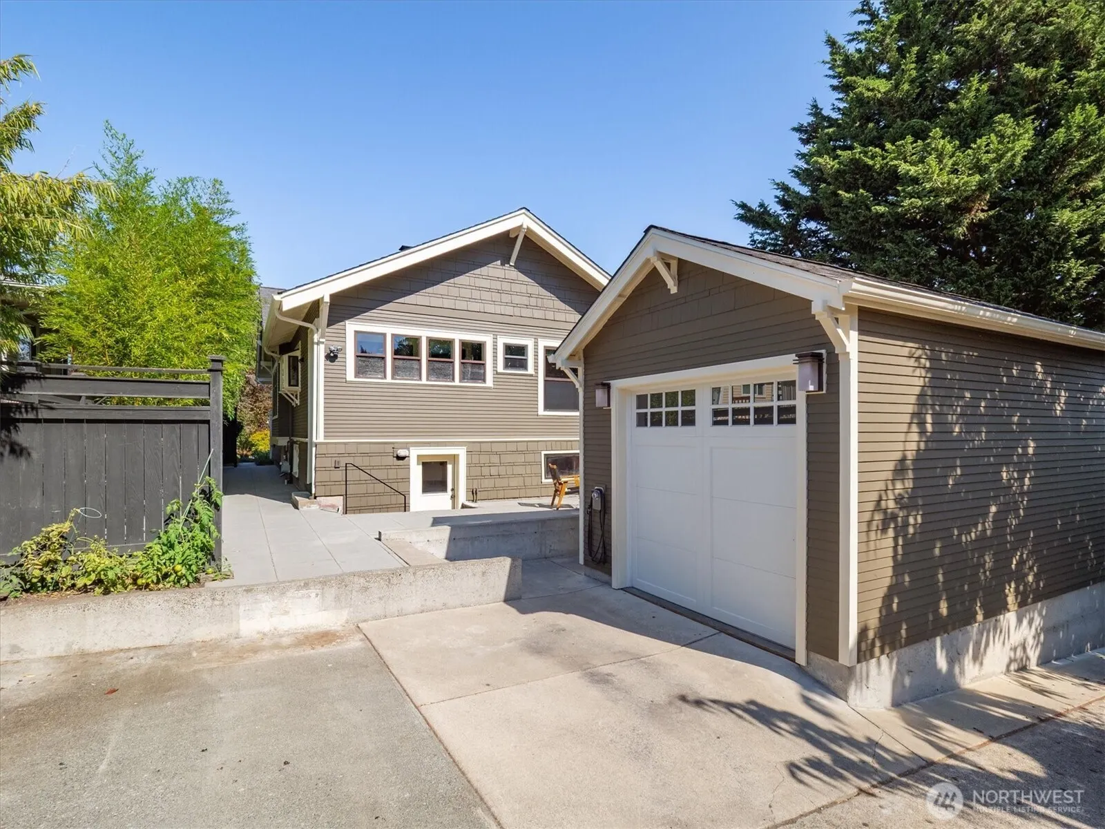 327 N 78th Street , Seattle, WA 98103