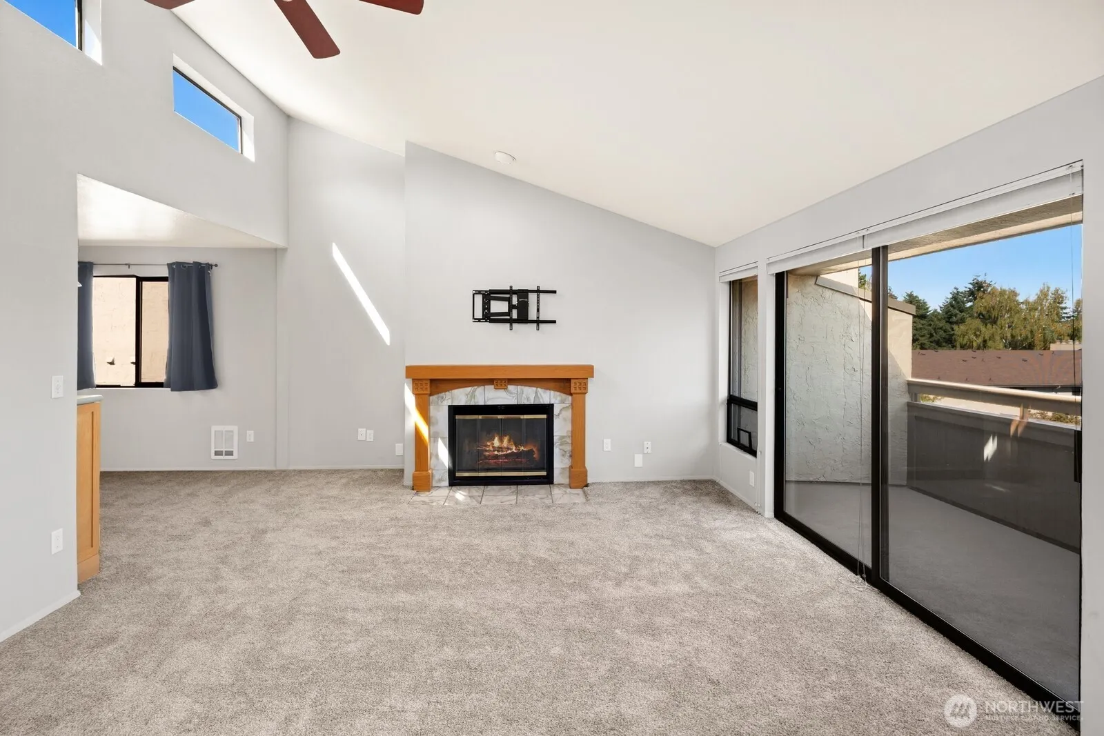 6652 Parkpoint Way NE #D-311, Seattle, WA 98115-7847