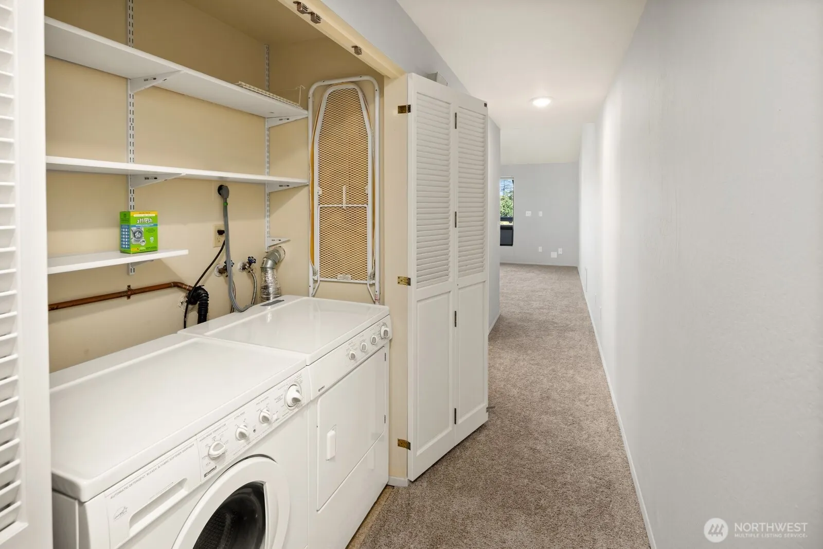 6652 Parkpoint Way NE #D-311, Seattle, WA 98115-7847