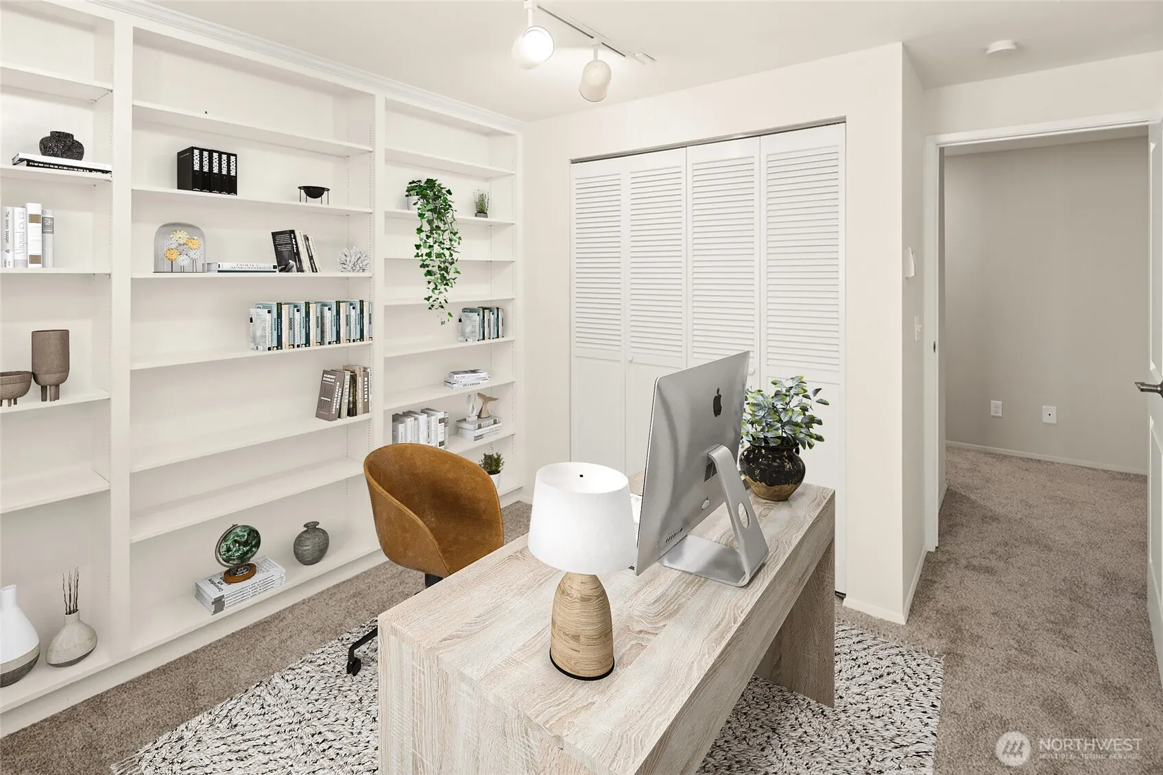 6652 Parkpoint Way NE #D-311, Seattle, WA 98115-7847