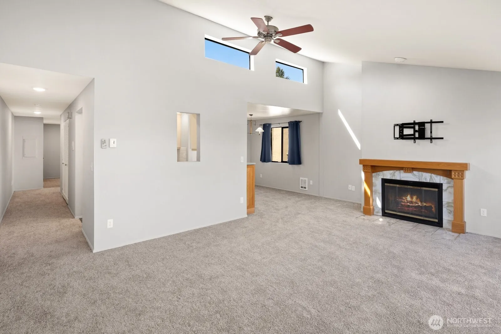 6652 Parkpoint Way NE #D-311, Seattle, WA 98115-7847