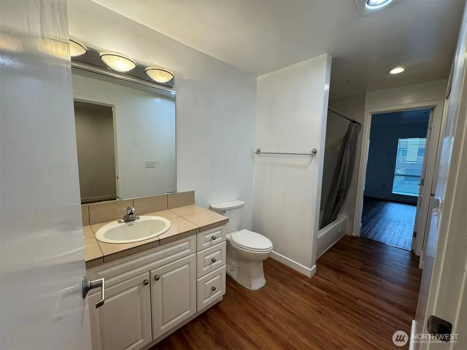 321 10th Avenue S #507, Seattle, WA 98104