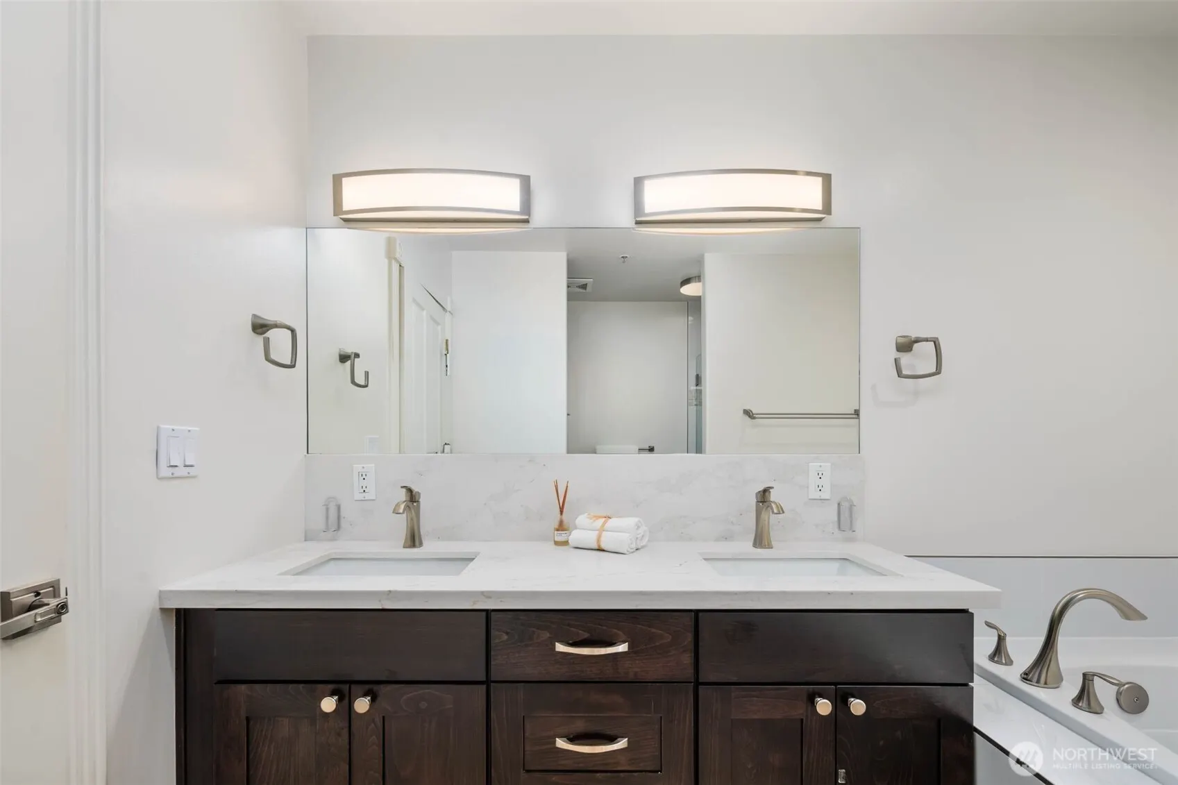 1594 Alki Avenue SW #302, Seattle, WA 98116